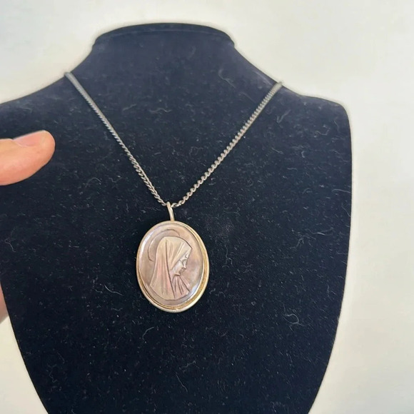 Sterling silver and carved abalone shell Virgin Mary necklace or brooch pin - Picture 3 of 8